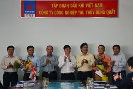 Chủ tịch HĐTV Tập đoàn Dầu khí Việt Nam Nguyễn Xuân Sơn thăm và chúc Tết Công ty Công nghiệp tàu thủy Dung Quất